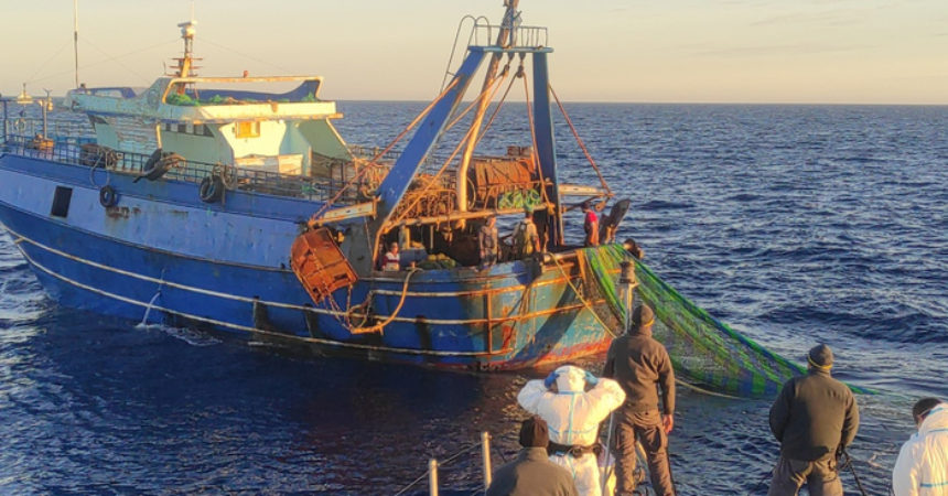 Fermati pescherecci egiziani a largo di Lampedusa