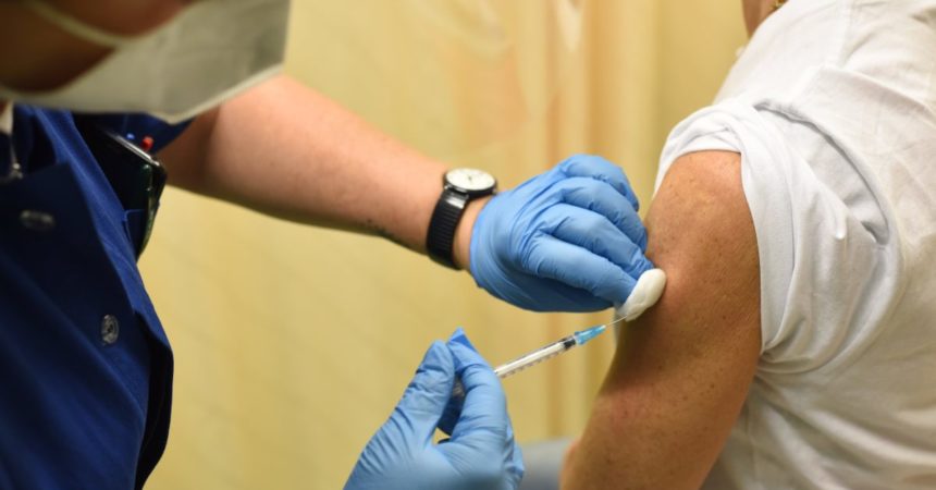 Vaccini, target alle Regioni per raggiungere quota 500 mila al giorno