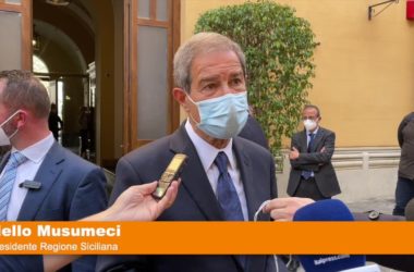 Covid, Musumeci: “I vaccini in Sicilia arrivano ancora col contagocce”