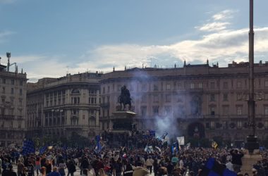 Scudetto Inter, assembramenti in piazza Duomo per la festa