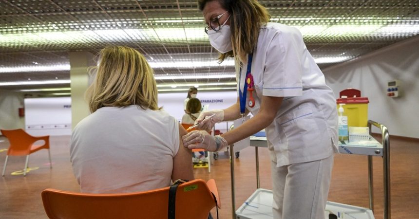 Aifa approva vaccinazione mista per under 60