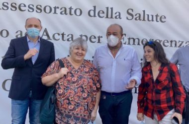 Covid, figlia Che Guevara visita hub vaccinale di Palermo