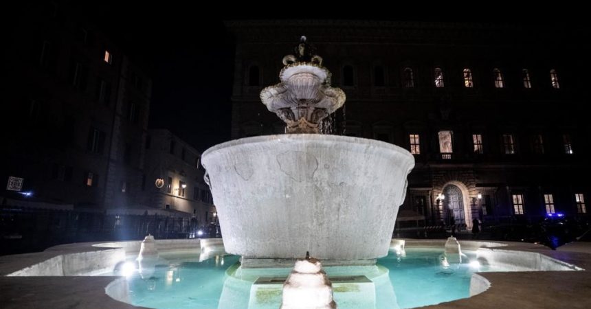 Roma, nuova illuminazione artistica per Piazza Farnese