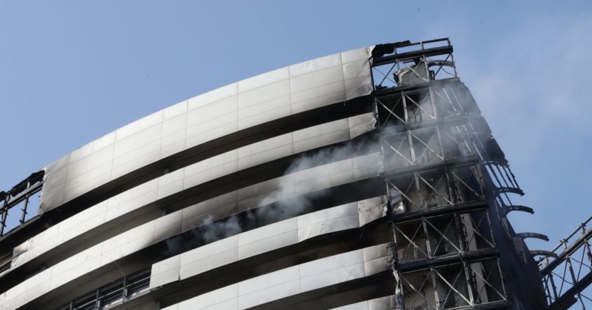 Incendio grattacielo a Milano, tra le ipotesi un cortocircuito
