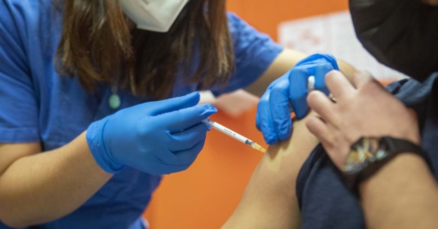 Parte terza dose vaccino per anziani, Rsa e sanitari