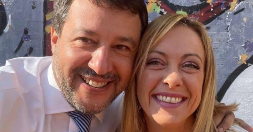 Abbraccio Meloni-Salvini a Roma “Destinati a governare insieme”