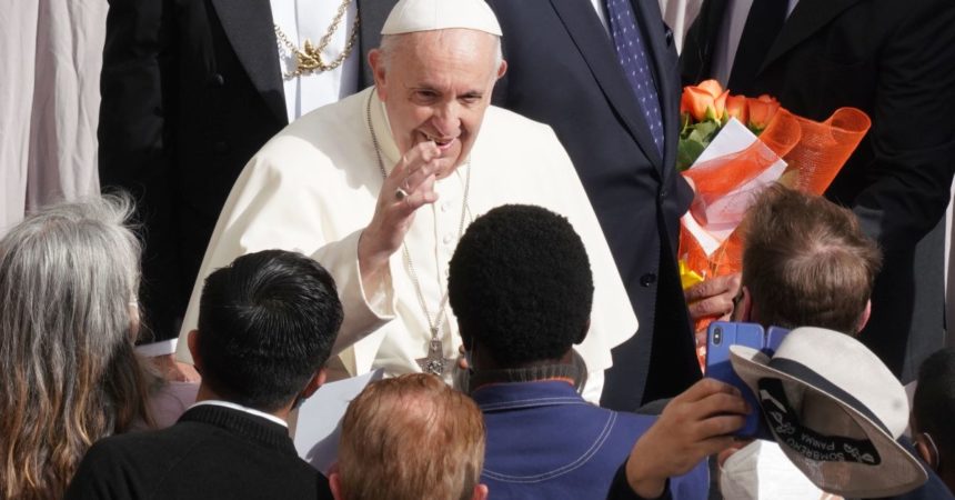Papa “Serve soluzione per migranti e rifugiati Libia”