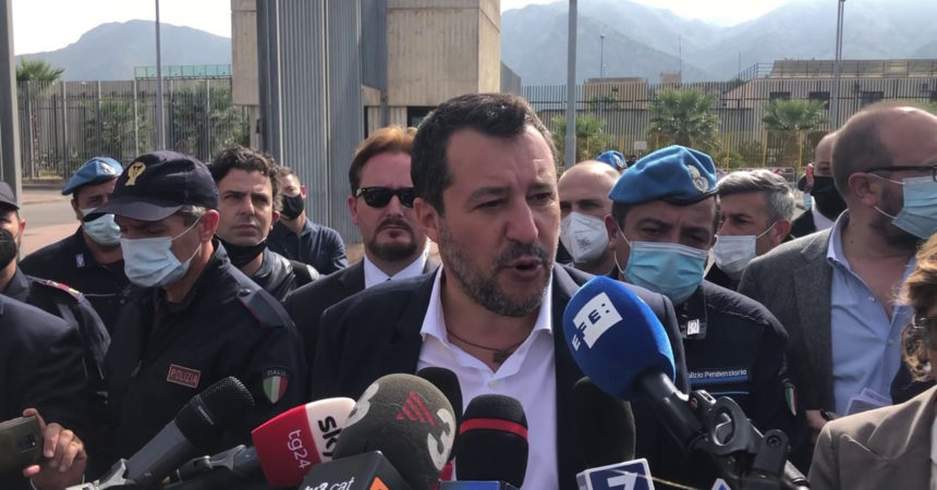 Salvini “Errore finanziare reddito cittadinanza e tagliare pensioni”