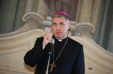 Arcivescovo Palermo “Basta bare insepolte, è inumano”