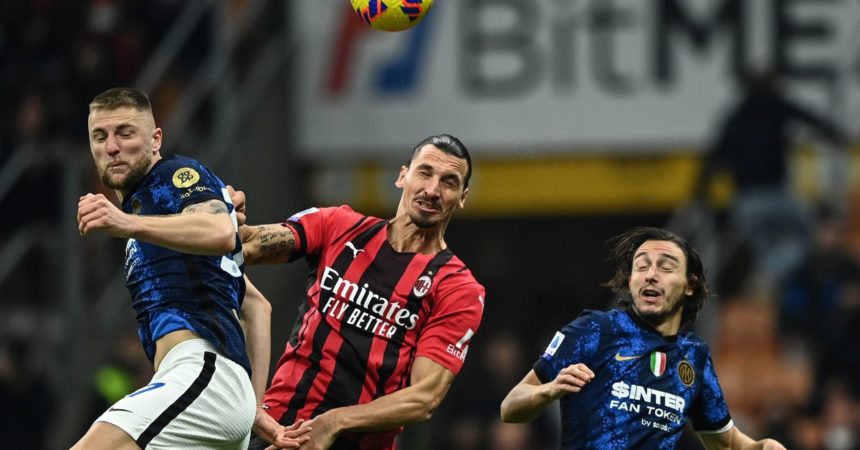 Calhanoglu su rigore e autogol De Vrij, Milan-Inter 1-1