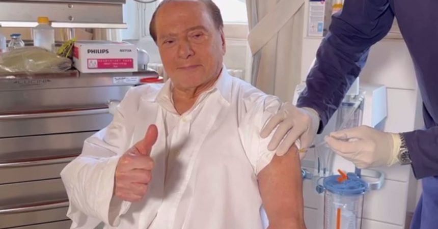 Covid, Berlusconi riceve la terza dose di vaccino