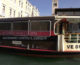 Un vaporetto a Venezia per promuovere la vaccinazione anti Covid