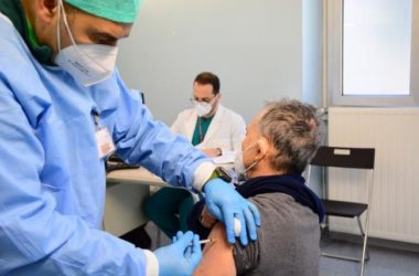 Vaccino, nell’ultima settimana oltre 4,5 milioni di somministrazioni