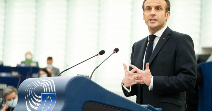 Ue, Macron “Ambiente e aborto nella Carta dei diritti fondamentali”