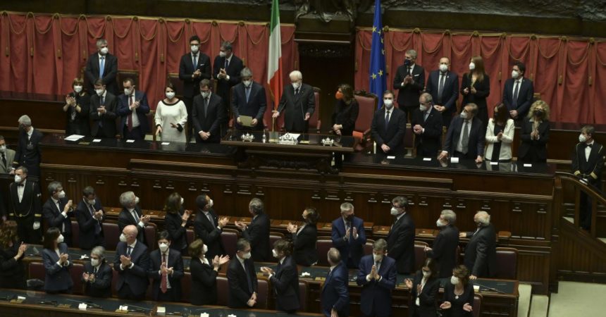 Per l’insediamento bis di Mattarella applausi bipartisan dalla politica