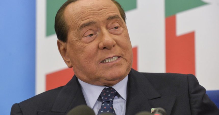 Covid, Berlusconi “L’obiettivo è un’estate senza restrizioni”