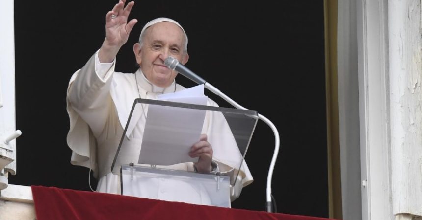 Papa Francesco: “Tacciano le armi, Dio è con gli operatori di pace”