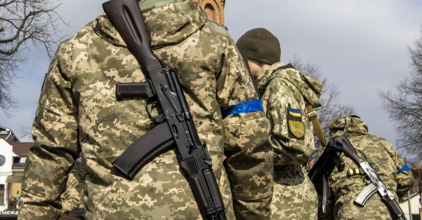 Ucraina, la guerra tra bombardamenti e negoziati