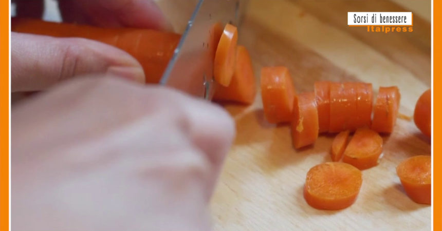 Sorsi di benessere – Mela e carota per un succo alleato della pelle