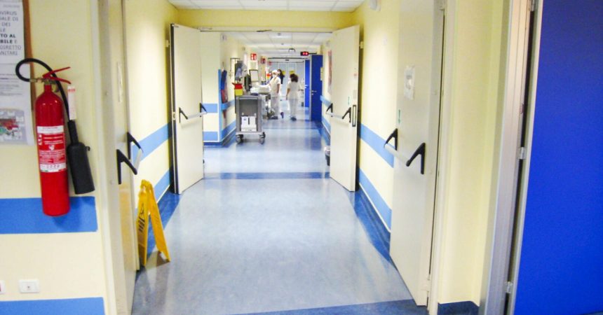 Covid, Ministero Salute esorta regioni a potenziare posti letto ospedali