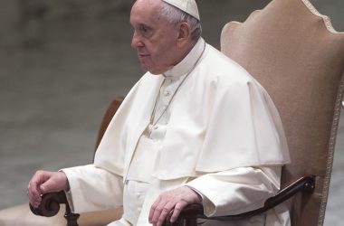 Papa “Periodo estivo è prezioso per leggere il Vangelo senza fretta”