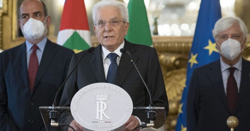 Mattarella “Niente pause contro la crisi, i partiti siano costruttivi”