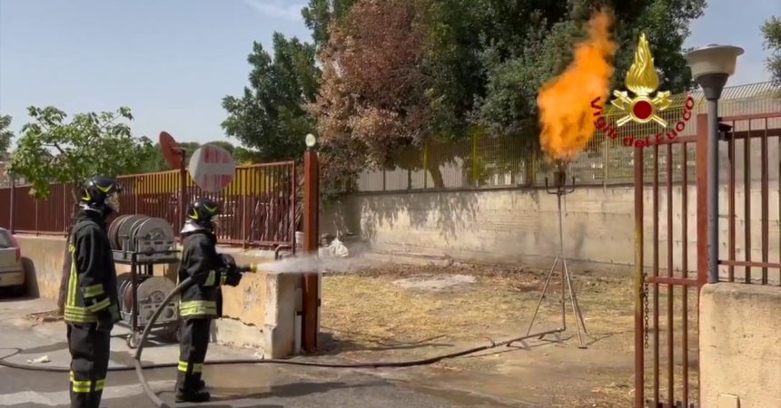 Palermo, fuga di gas da un serbatoio. Intervengono i vigili del fuoco