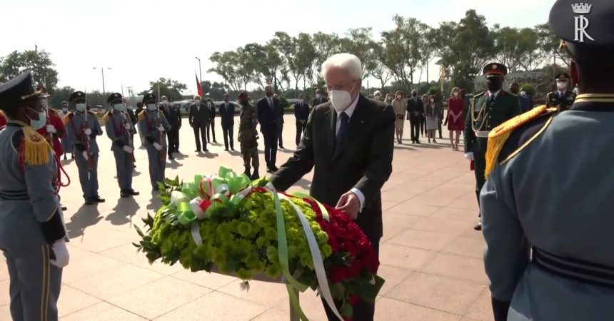 Mozambico, Mattarella depone corona di fiori al Monumento agli Eroi