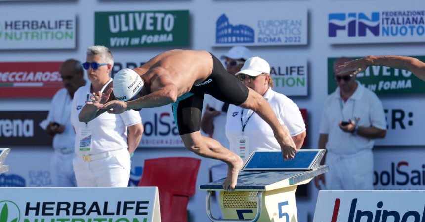 Italia d’argento nella staffetta 4×200 agli Europei di nuoto