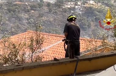 Incendi a Palermo, Prefetto “E’ intervenuto l’esercito”, Sindaco “Contiamo i danni”