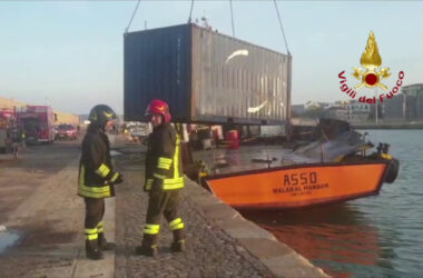 Crotone, tre morti per l’esplosione in un rimorchiatore al porto