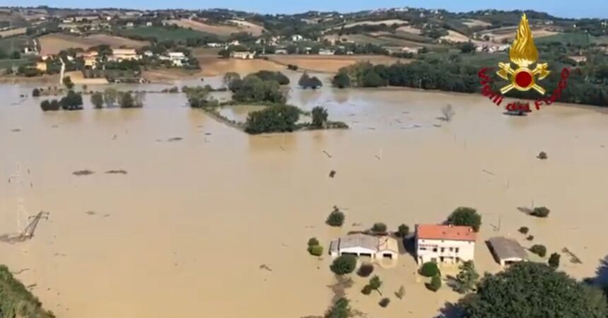 Maltempo, 10 vittime e 3 dispersi per l’alluvione nelle Marche