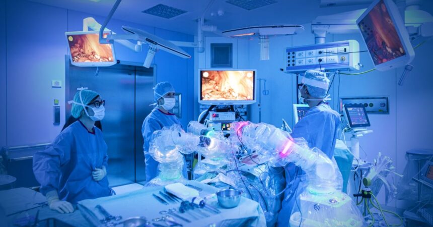 CMR Surgical, il robot Versius entra nelle sale operatorie lombarde