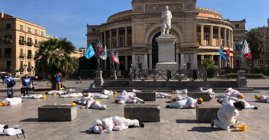 A Palermo il flash mob dei sindacati “Basta morti sul lavoro”
