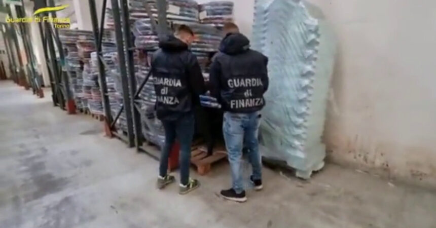 Torino, sequestrate scarpe false “Made in Italy” per 20 milioni