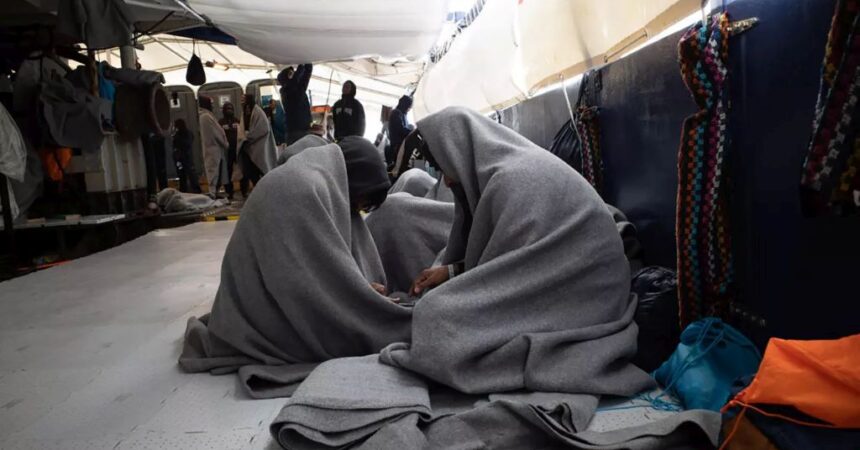 Sbarcati a Catania 155 migranti da “Humanity 1”, 24 ancora a bordo
