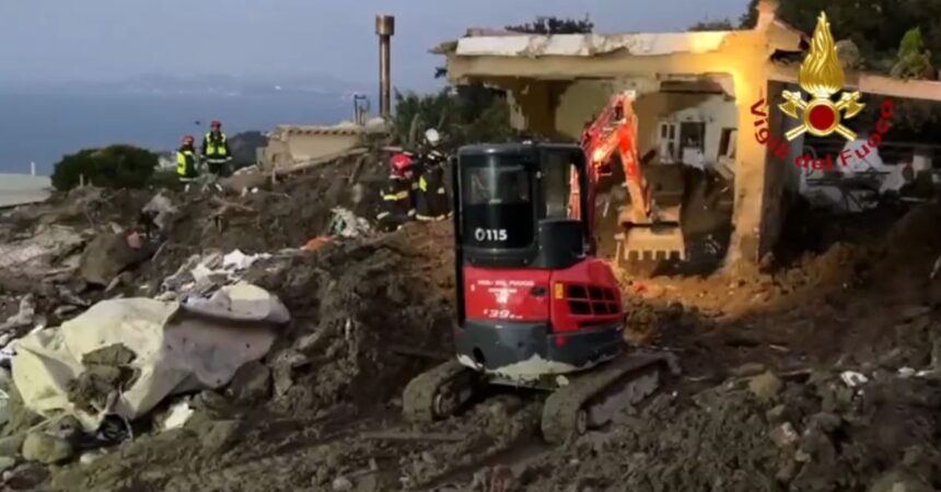 A Ischia si continua a scavare, ancora 4 persone disperse