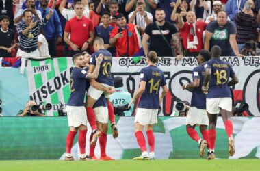 La Francia in semifinale, Inghilterra battuta 2-1