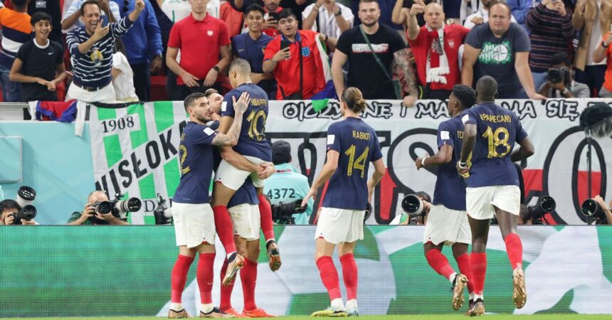 La Francia in semifinale, Inghilterra battuta 2-1