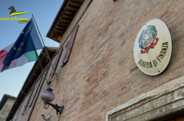 Fiamme Gialle scoprono otto assenteisti ente pubblico di Urbino