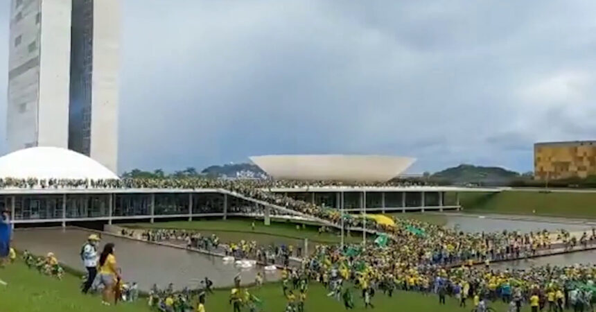 Brasilia come Capitol Hill, l’assalto dei sostenitori di Bolsonaro