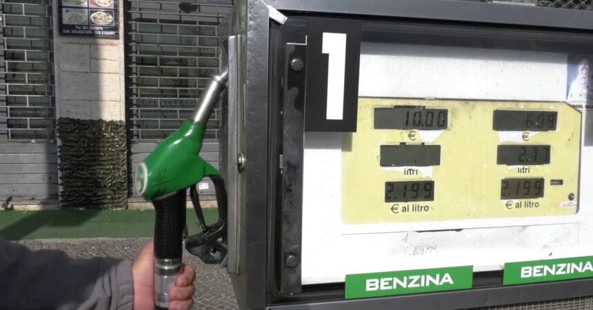 Prezzi benzina e diesel, un pieno costa di più