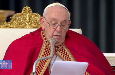 Papa Francesco “Benedetto ha elargito sapienza e dedizione”