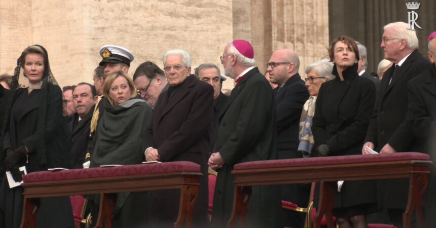 Mattarella ai funerali di Benedetto XVI