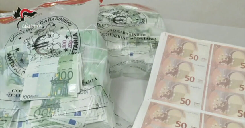 Mettevano in circolazione banconote false,  19 arresti a Napoli
