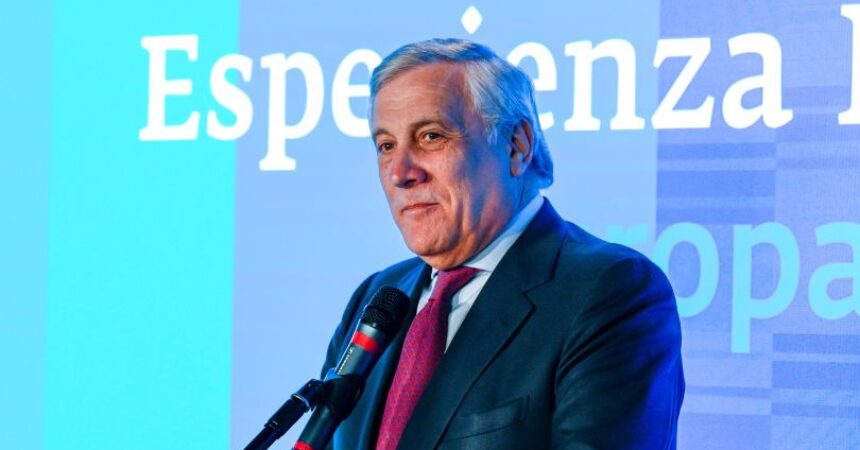 Migranti, Tajani “L’Italia non può affrontare l’emergenza da sola”