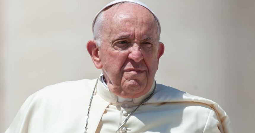 Il Papa per i 10 anni di pontificato chiede la pace