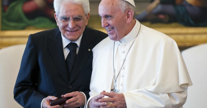 Mattarella a Papa Francesco “Auguri e riconoscenza per il suo operato”