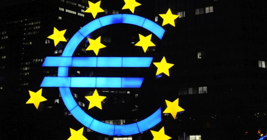 Bce, per l’Eurozona ripresa nei prossimi trimestri