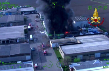 Esplosione in fabbrica vernici a Novara, evacuati gli edifici vicini